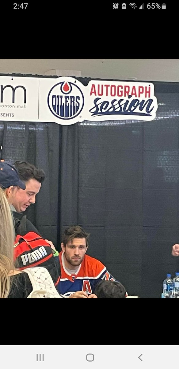 TypicalJasonP's tweet photo. #draisaitl after all the #rookies ask him for advice. #nhl #passing #onetimers #shots #worldcuppicks #Oilers #dressinginstyle #advice https://t.co/YLNfKJ1BhX