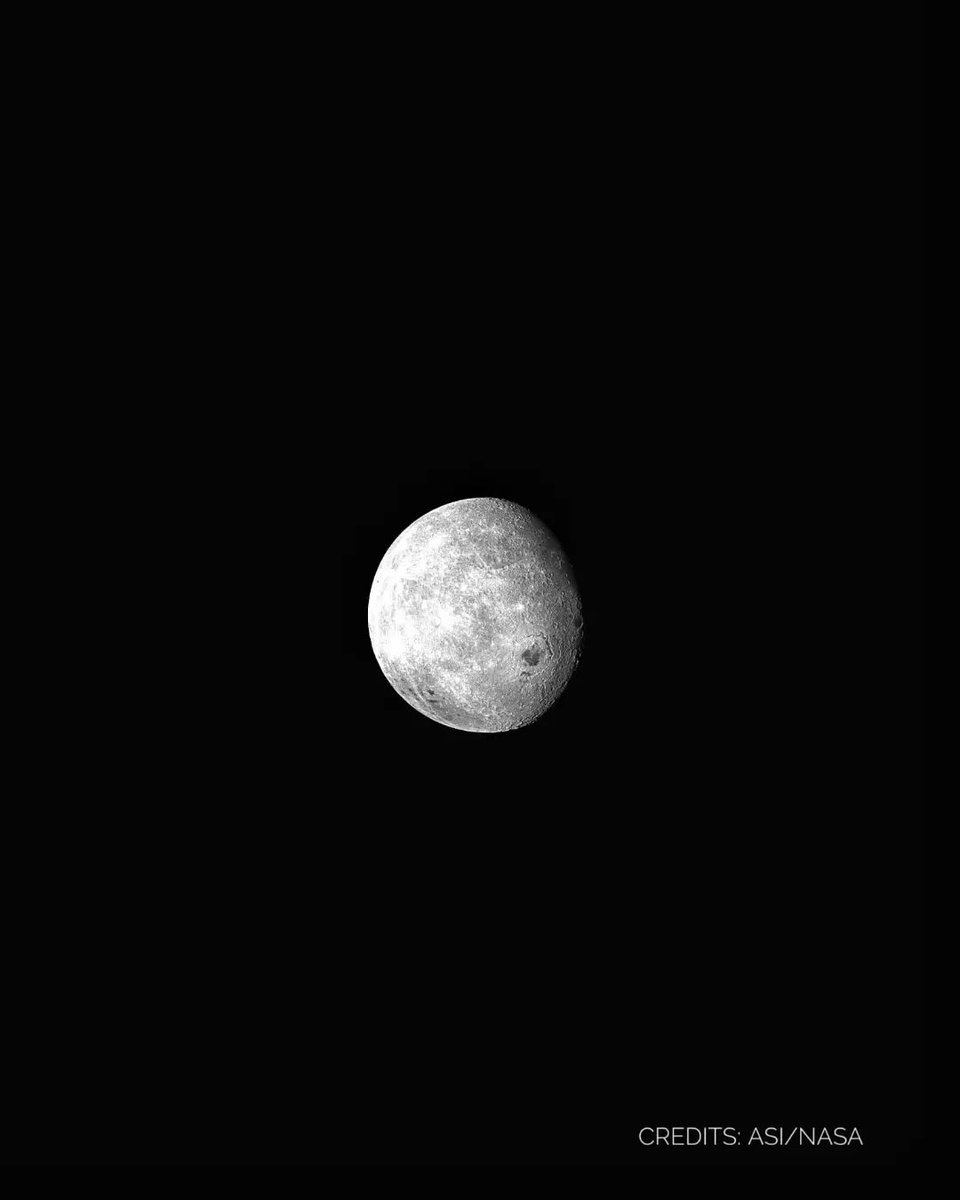 🌑📸 Hey folks! #ArgoMoon sent us other two amazing pictures of the #Moon taken during its fly-by.

👀 Can you spot the Jackson Crater?

<a href="/ASI_spazio/">Agenzia Spaziale ITA</a> 
#Artemis1 

1/2