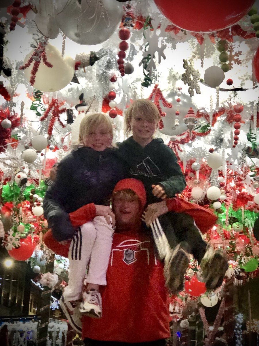 Let the Christmas Season begin! Thankful for my brothers ❤️