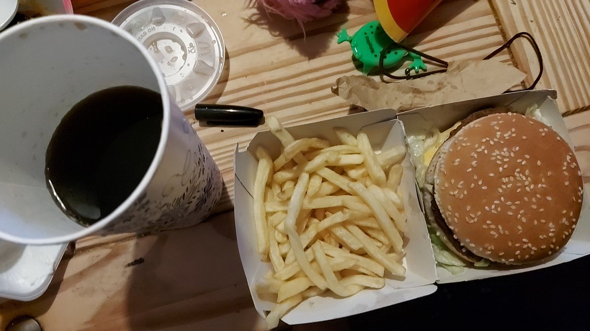 staceyhillhouse's tweet photo. When you #order @McDonalds  from @UberEats  and your food comes cold chips half cooked straws missing sauces we paid for missing and kids happy meal toys missing   my kids aren't happy  very disappointed  😢 https://t.co/GIBl4ImFhz