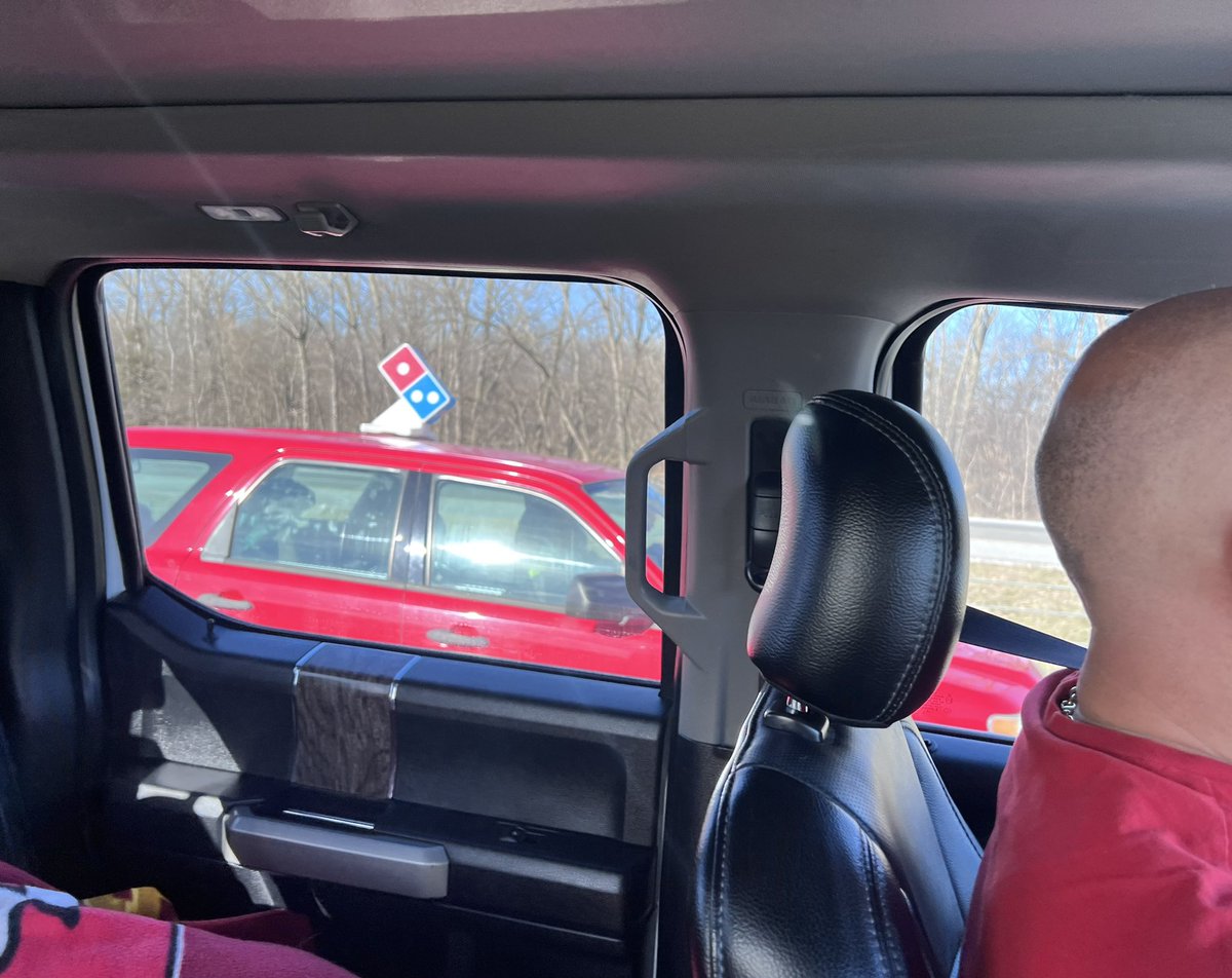 kswxwatcher's tweet photo. @BrittanyLynne Found your pizza in the middle of Iowa! LOL https://t.co/6b1pZWIvBa