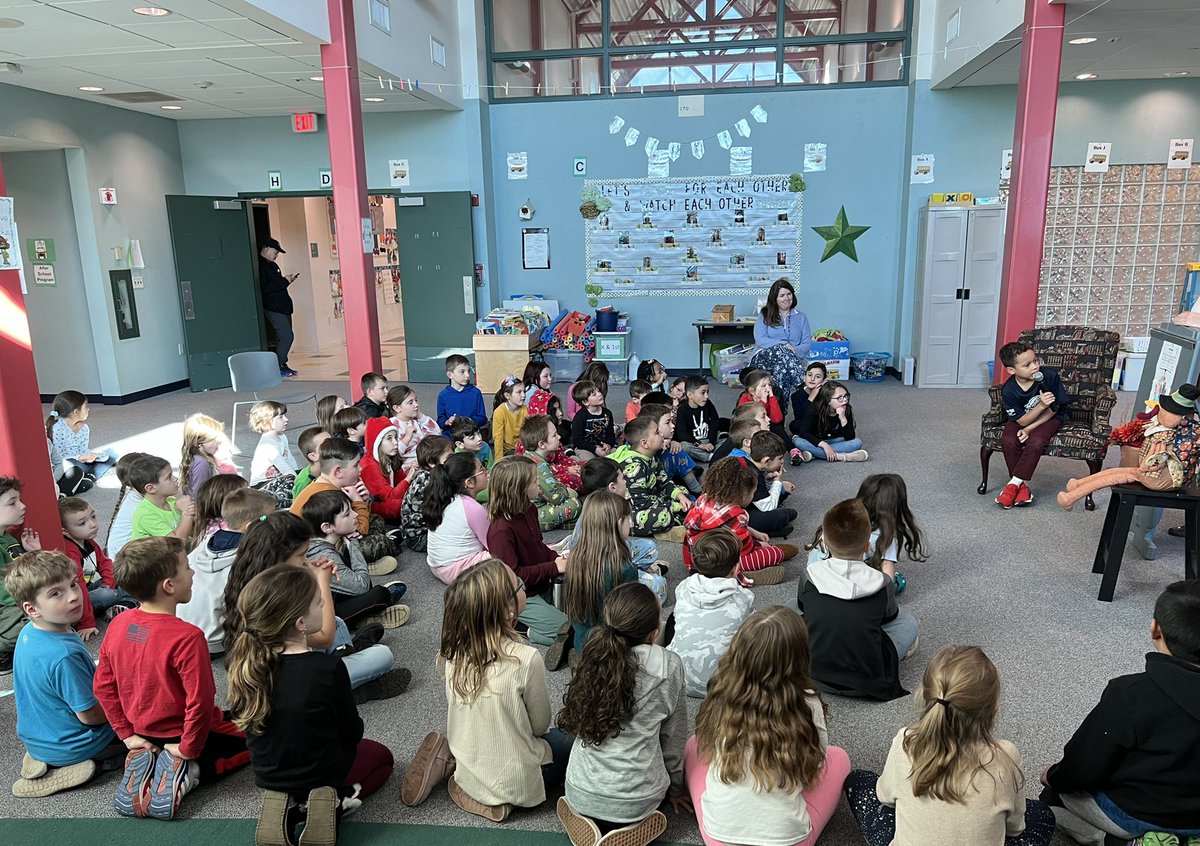 HPlourdeWTN's tweet photo. Today, our students presented their fall projects to a wonderful audience! #greenpod #secondgrade https://t.co/b1cwEesFjN