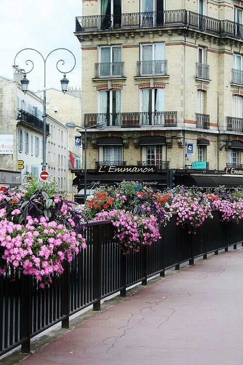 moraimauy's tweet photo. #Paris https://t.co/C2ZzyksBlC