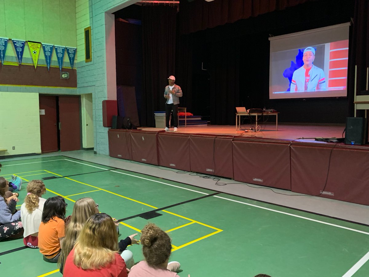 What a dynamic performance and important message from <a href="/ErrolLeemusic/">Errol Lee</a> during #AntiBullyingWeek #strongerbettertogether #smcdsbkind