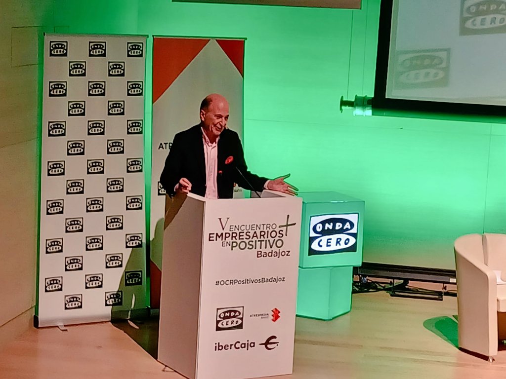 V encuentro de Empresarios En Positivo, organizado por <a href="/OCR_Extremadura/">Onda Cero Extremadura</a>,  cita obligada cada año, donde  se trata de economía por referentes importantes a nivel nacional. Hoy repite el economista <a href="/rodriguezbraun/">Carlos Rodríguez Braun</a>. Siempre un placer escucharlo.
#OCRPositivosBadajoz