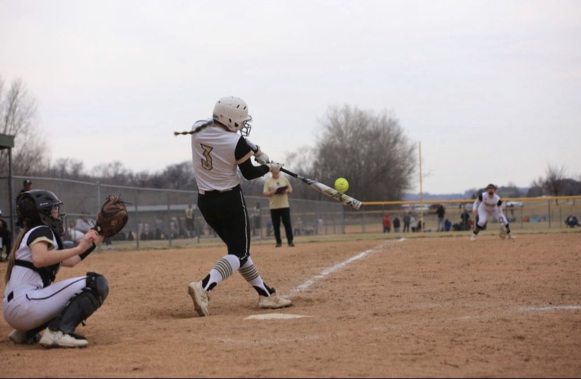 MackenziHarrel's tweet photo. Can’t wait to be a Mustang!! #rollstangs @PX_SOFTBALL @TopGun18U_NE @Mside_Softball https://t.co/dD9PzGVwvA