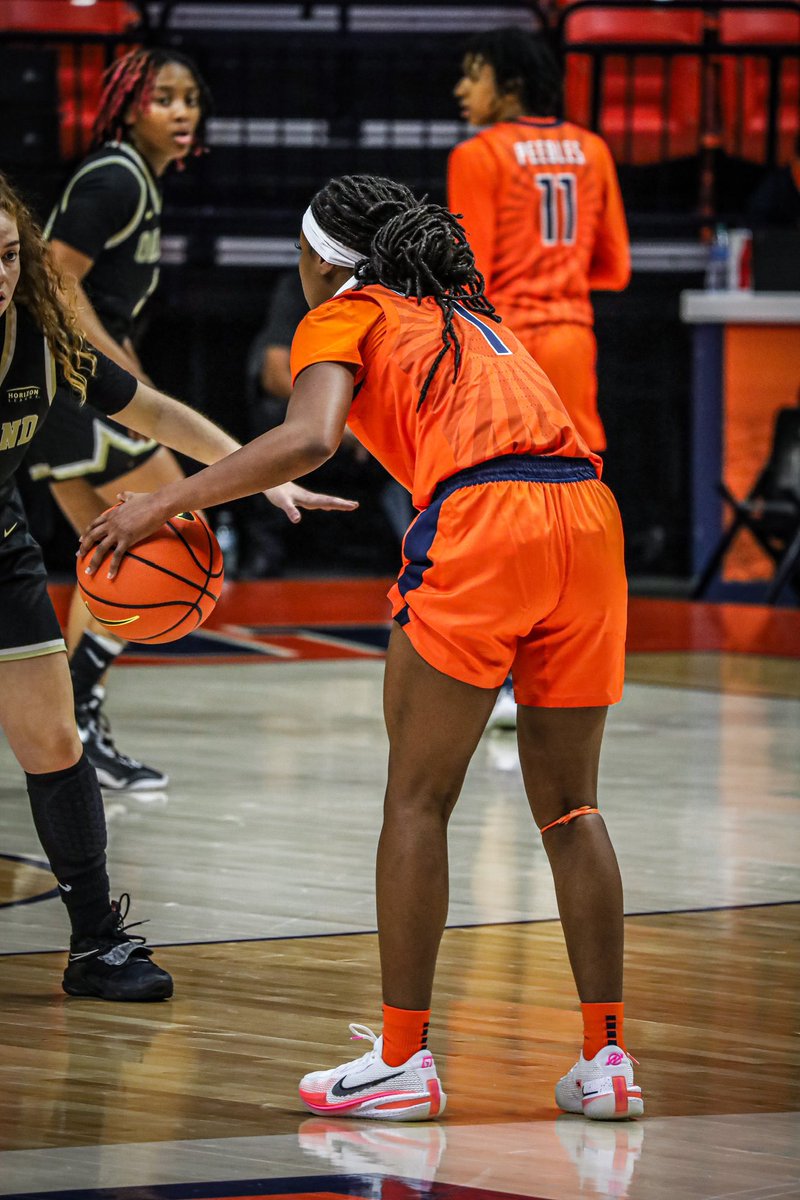 genesisbryant_'s tweet photo. What’s delayed is not denied 🧡💙 https://t.co/2LNHMCByip