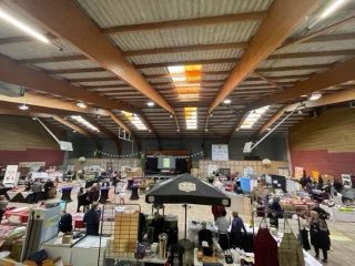 lycee_veil's tweet photo. Ce week-end a eu lieu le salon Vins et Saveurs aux Mazures. C'était l'occasion pour nos élèves de la section Métiers de l'Accueil de mettre en pratique leurs compétences. @AcReims @VilledeCMz @LesMazures08 https://t.co/PAIM1KSLiU