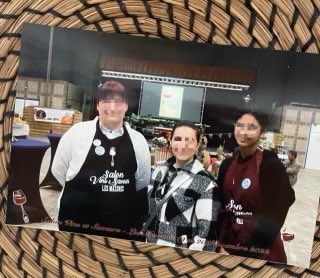 lycee_veil's tweet photo. Ce week-end a eu lieu le salon Vins et Saveurs aux Mazures. C'était l'occasion pour nos élèves de la section Métiers de l'Accueil de mettre en pratique leurs compétences. @AcReims @VilledeCMz @LesMazures08 https://t.co/PAIM1KSLiU
