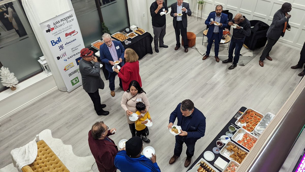 APBoardofTrade's tweet photo. Thank you to those who came to our Networking After 5 ♪ Holiday Tune Up ♪ last week! We hope you all enjoyed connecting with other business professionals while celebrating Do It In Durham Entrepreneurship Week!

Thank you to our Presenting Sponsor, @VaultraStorage,... https://t.co/jsgEWeo3LP