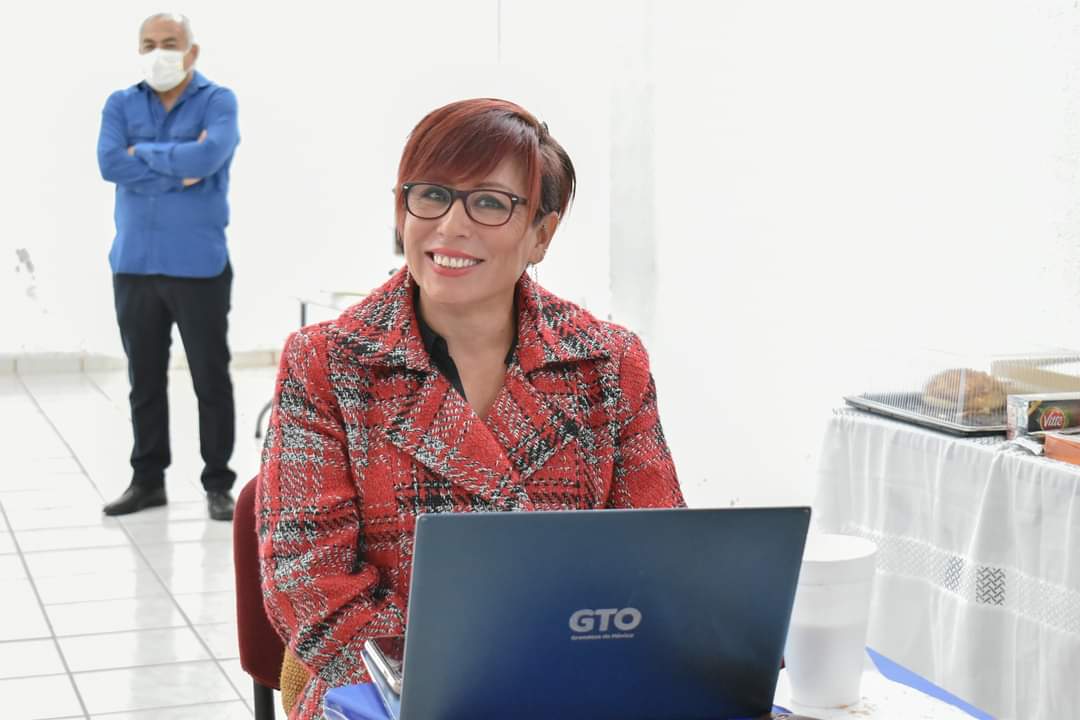 AlfredoLingAl's tweet photo. Atender las necesidades de nuestras escuelas, es una de las prioridades en @EducacionSEG, por eso hoy por parte de la Delegación Regional III, visitamos a directores y docentes de la primaria Juan Álvarez, así como de la telesecundaria no.2.  #ContigoSí hay #educaciónenguanajuato https://t.co/3z8zuDYHEd