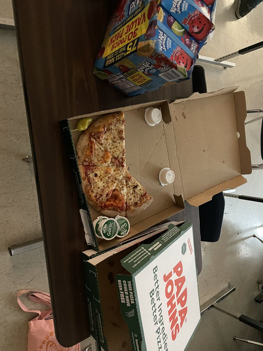 KelleyRFox's tweet photo. Pizza party to reward all of our honor roll students! They are the best! #teamgolden @KammererCubs @boy_momma3 https://t.co/cjBIjwDZC7