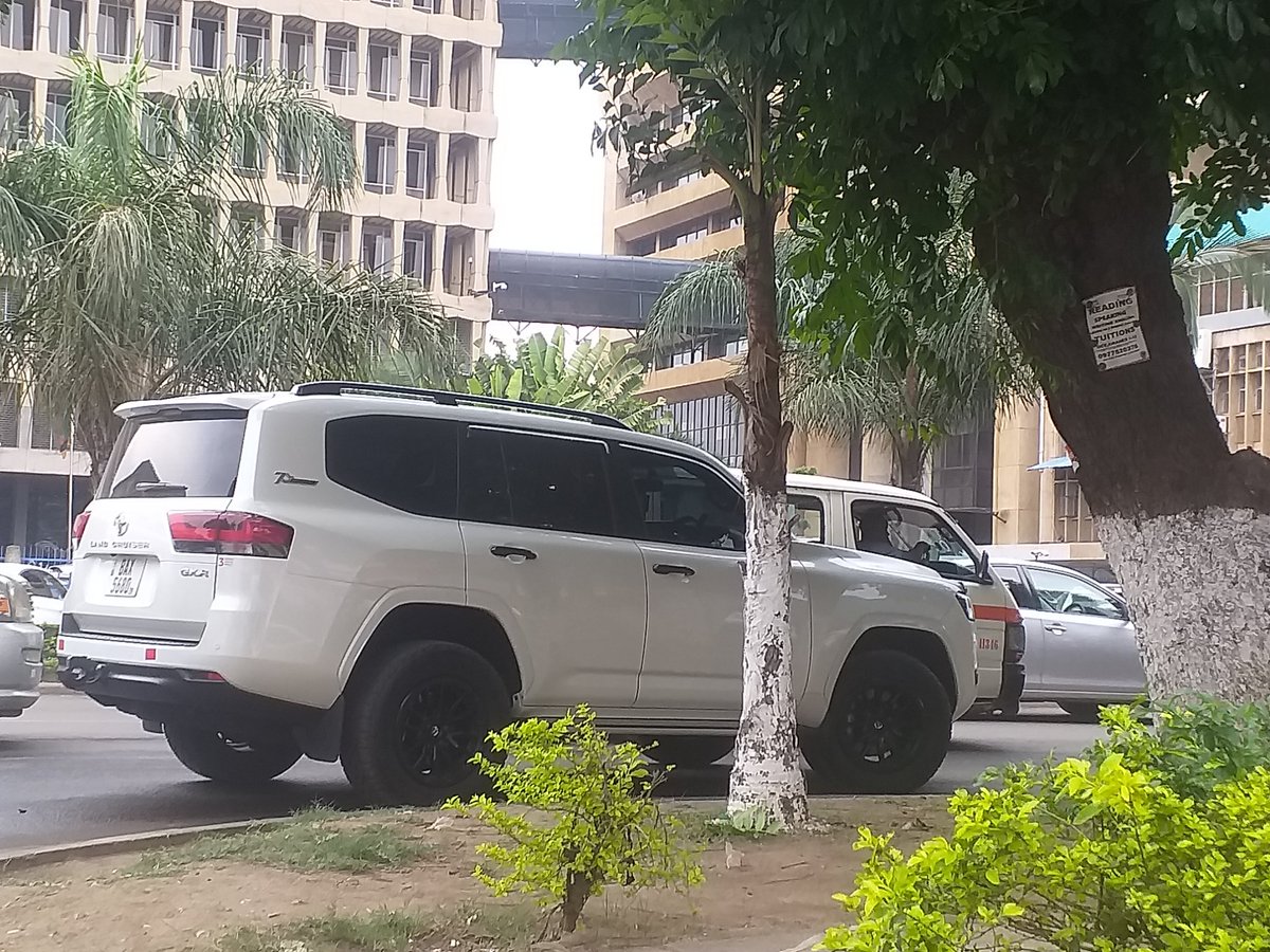 _JustArnold's tweet photo. Zambians who manage to buy such cars did what course aii? 🥹🔥 https://t.co/tB2VEJzPOR