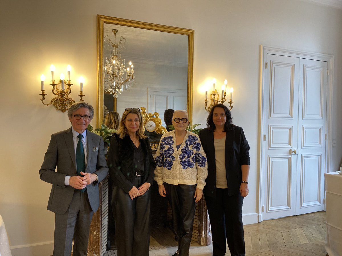 FrancoiseGatel's tweet photo. [Patrimoine]🏡
Très heureuse d’accueillir au @Senat des représentants des Petites Cités de Caractère avec les sénateurs de leurs départements.
#Départements #2B #10 #17 #28 #40 #49 #63 #72 @FrancePcc https://t.co/zVwuN0mVYJ