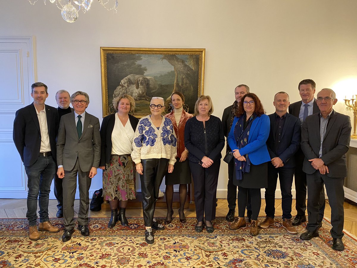 FrancoiseGatel's tweet photo. [Patrimoine]🏡
Très heureuse d’accueillir au @Senat des représentants des Petites Cités de Caractère avec les sénateurs de leurs départements.
#Départements #2B #10 #17 #28 #40 #49 #63 #72 @FrancePcc https://t.co/zVwuN0mVYJ