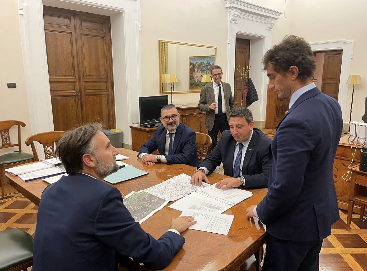 Al lavoro con i parlamentari di Fratelli d’Italia del territorio per affrontare le questioni della A24-A25: tariffe, lavori, occupazione. 
Manteniamo gli impegni.