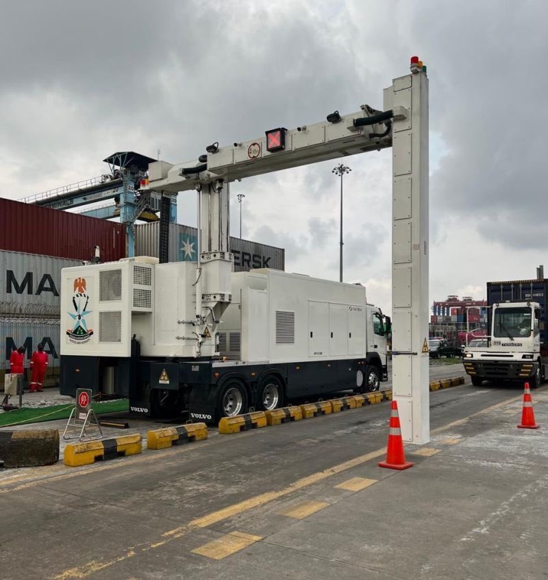 OvieNews's tweet image. Fed Govt commissions 3 cargo scanners in Apapa to reduce the time-wasting and rigorous process of offloading and loading goods for physical and subjective examination. Now these cargo scanners procured will reduce the time it takes to clear goods.