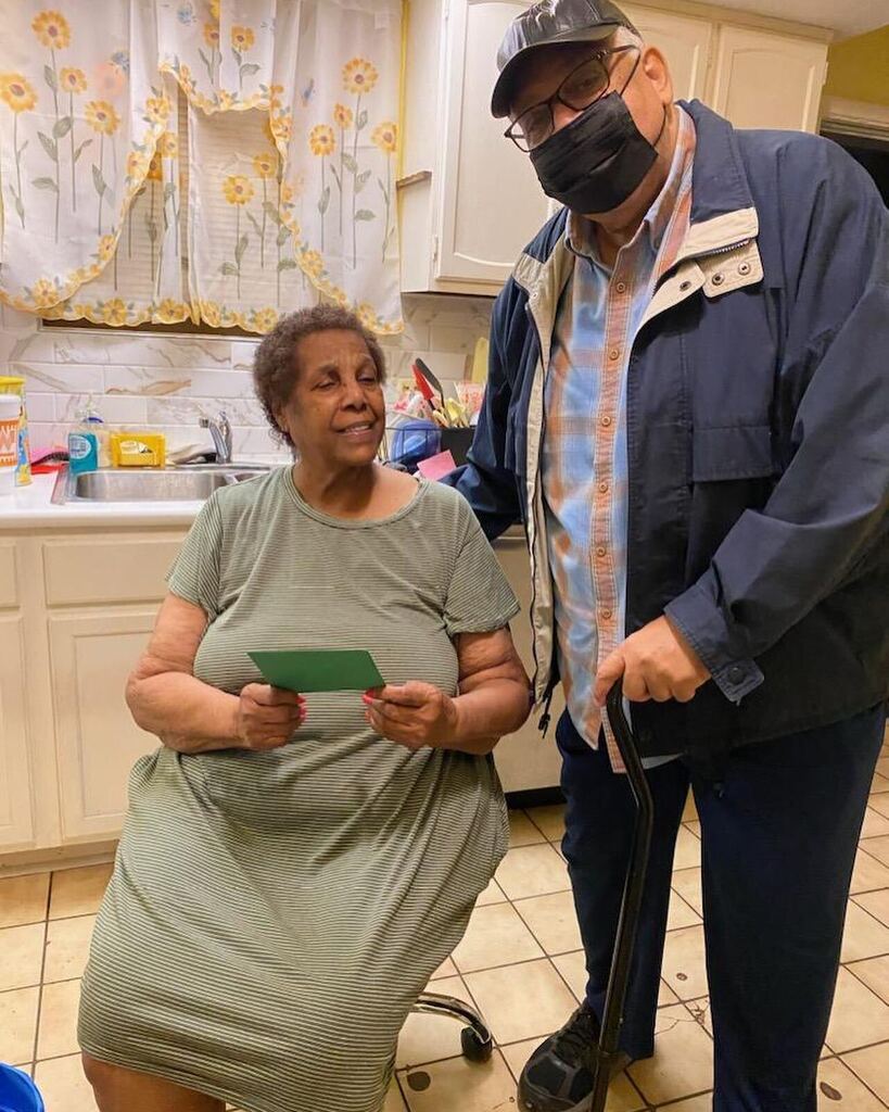EverReady506's tweet photo. Community Service at its best.....HPGM Samuel Hobbs delivers gift cards to families for our annual Thanksgiving Food Drive https://t.co/W5EZ9eKf0Z https://t.co/iSjtC38mUB