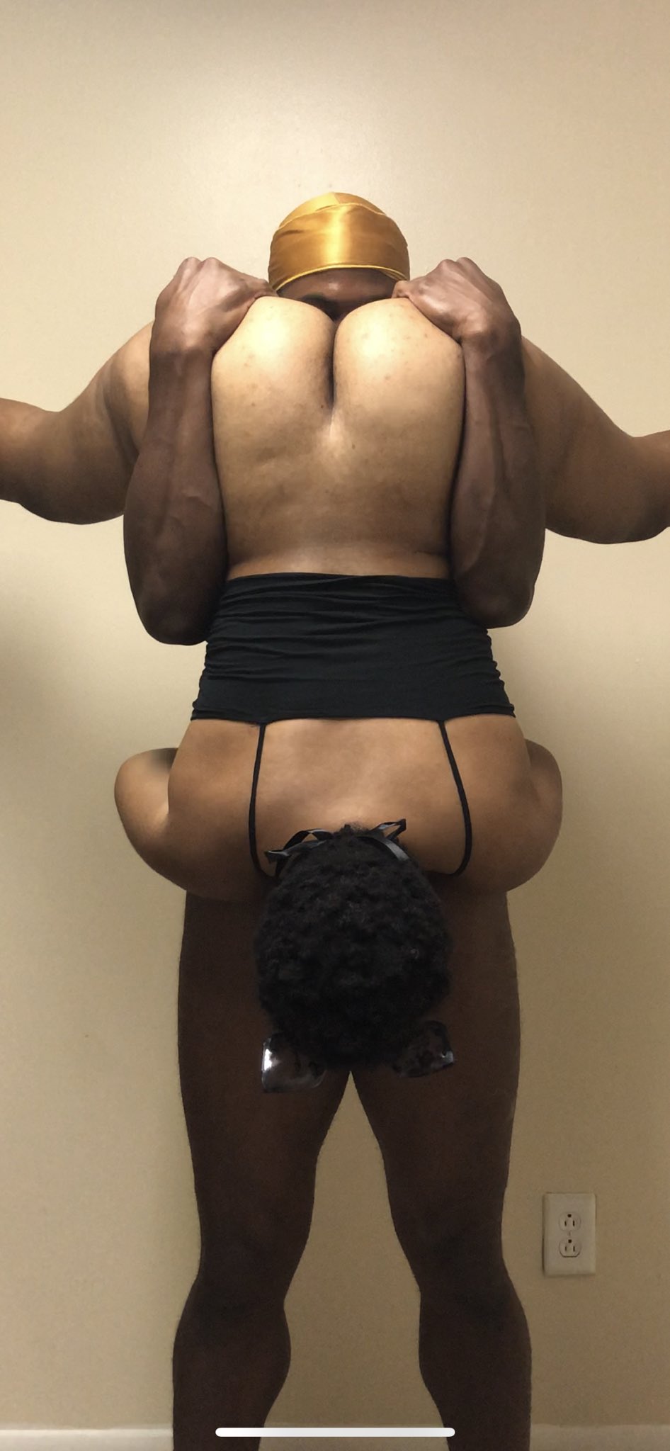 2 pic. THE BODY IS ART. SEX IS ART. https://t.co/YHXxk1DRB4