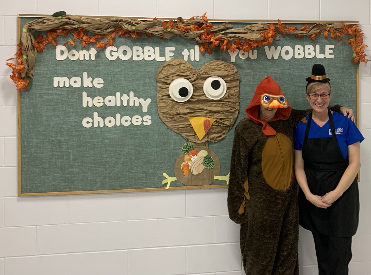 pelhamnutrition's tweet photo. Our Nutrition Department is very *thankful* to be able to feed the students of Pelham! Have a great Thanksgiving break and we will see you next week! 🫶🫶🏽🫶🏿🍽️ https://t.co/wFroUx5ZG7