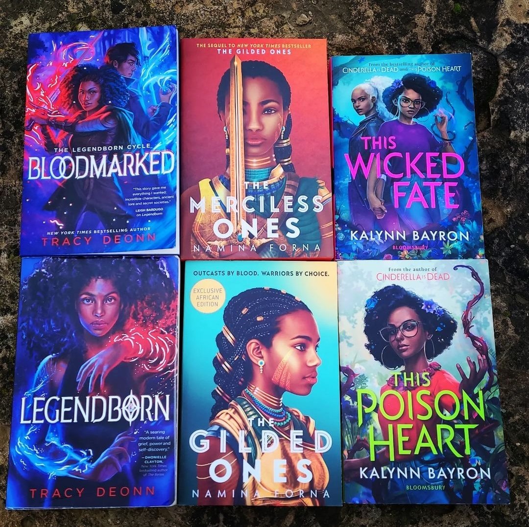 ThatsMyBook's tweet photo. Know a teen who loves fantasy? These three beauties had sequels published this year. With covers and world-building as beautiful as these, they make perfect Christmas presents.
Authors @tracydeonn @NaminaForna @KalynnBayron Artists: #HillaryDWilson @Tarajosu #RaymondSebastien https://t.co/vzXK8LYUGm