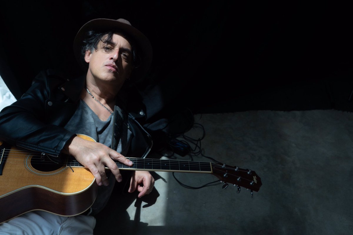 pelomusic's tweet photo. DO mingo también trabajamos
RE sistencia y constancia
MI stica, espíritu
FA milia musical
SOL edad y también mucha compañía
LA canción que te ayudó en ese momento jodido
SI gue tu propia voz

Santa Cexilia protegednos 😎✨🎵
#DiaInternacionalDelMúsico #DiadelaMusica #DiaDelMusico https://t.co/JdVEjGkKn1