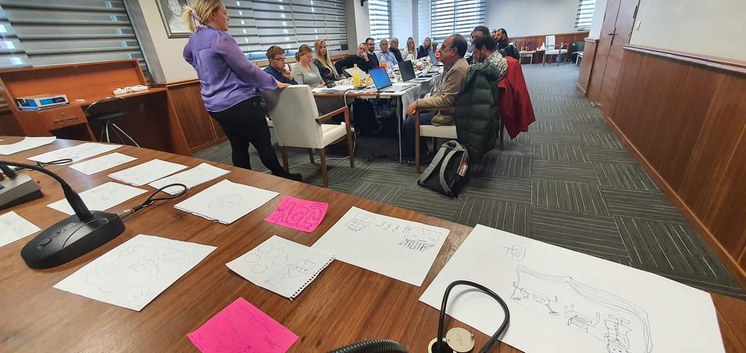 Eğitimin 2.gününe önceki günkü eğitim içeriğinin genel bir değerlendirmesi ile başladık.  Eğitimcilerin Eğitimine bugünkü program dahilinde diğer modülleri ve araçları deneyerek devam ettik.
4talentsproject.eu
#4Talents #yetenek #tanılama #istihdam #ErasmusPlus