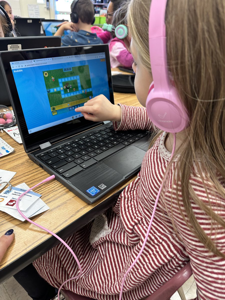 MrsElkari's tweet photo. Using Kodable for the first time this year was a great hit for our kiddos! They loved it!#spottedatlow #kodable @LowesIslandElem https://t.co/eN37w9XHh2