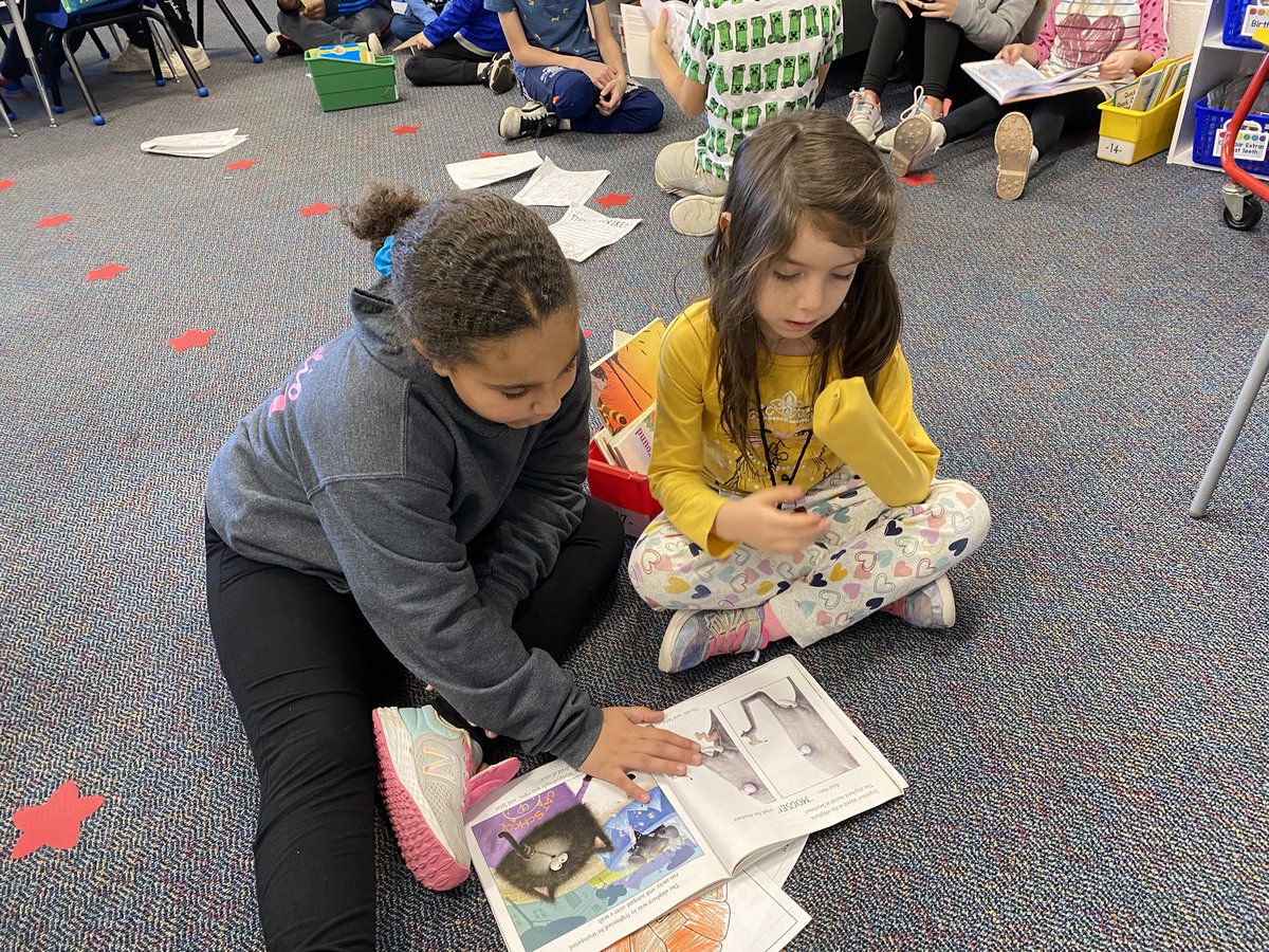 MrsFriskSLCS's tweet photo. We are thankful for our 4th grade learning buddies from @MrsAllor4th’s class! 🍁🍂 https://t.co/VcQPuQwNTe