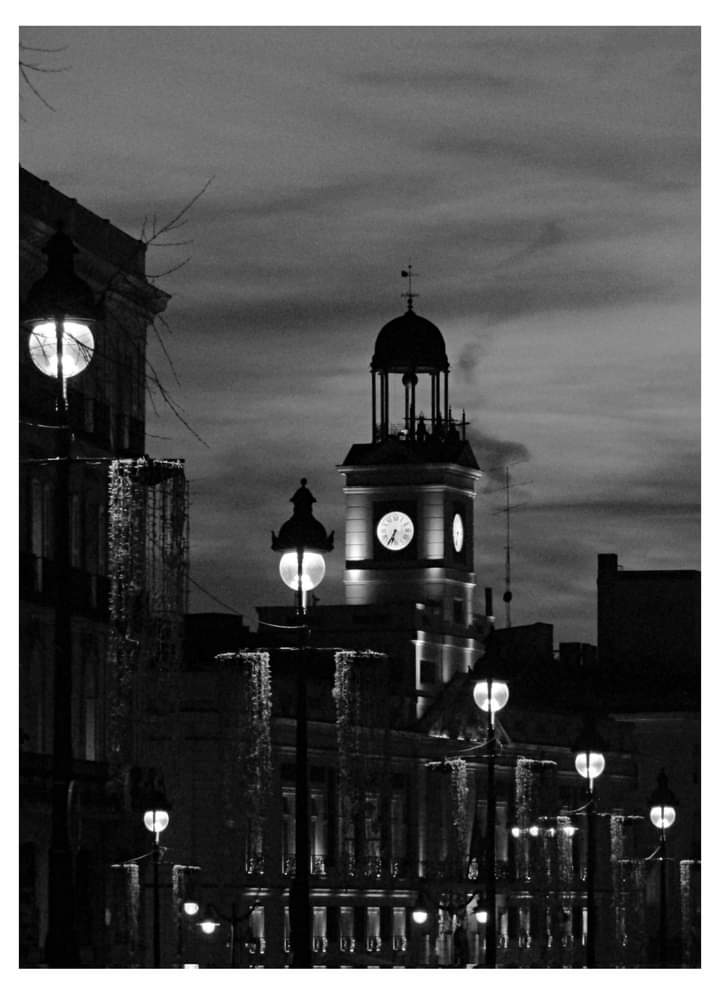 ConParadas's tweet photo. #BuenasNochesMadrid #TodoTranquilo ☄
📷@ManuelRevilla57 #Gracias https://t.co/agkpzDlYm7