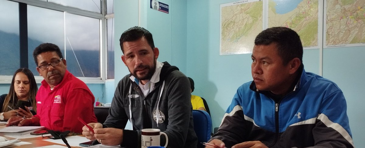 #EsNoticia 
"La distribución de alimentos en la entidad Merideña continua su ciclo normal, no hagamos caso a las noticias falsas generadas para crear zozobra y malestar al pueblo" señalo <a href="/NelsonLAlvarez/">Nelson Álvarez</a> Director Territorial de <a href="/MinAlimenVen/">MinAlimenVen</a> en la entidad Merideña 

<a href="/JEHYSONGUZMAN/">JEHYSON GUZMÁN</a>