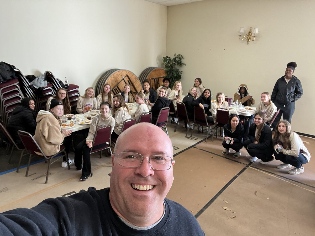FzwLeadership's tweet photo. It is fun to give back to our community. No Hunger Holiday was a success!!! Until next year… 🦃🦃 #Champions #6peat #winning #cantwaittowinagainnextyear https://t.co/LIMXINOewx