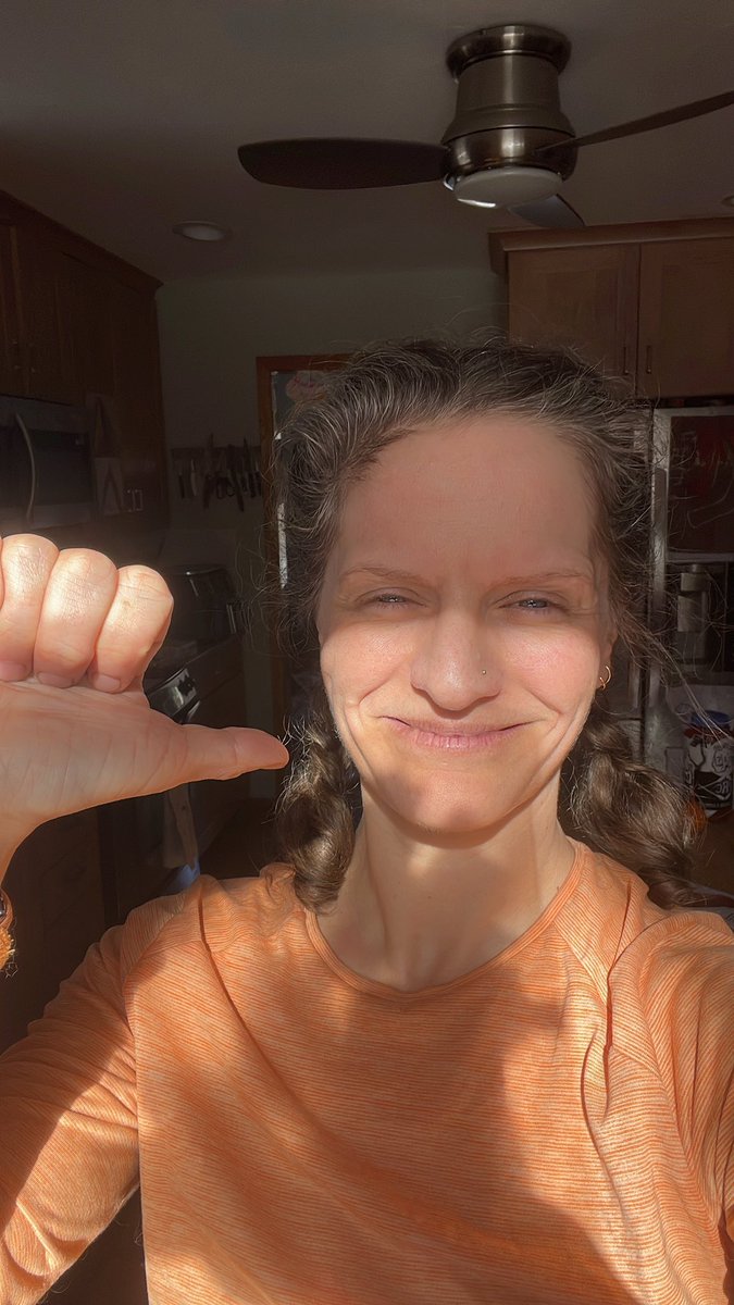 sophiakb_writes's tweet photo. Who has one thumb and got her first mammogram today? I do. Squishy squish. 

Take care of yourselves! 

#mammogramtime #preventativehealth #amwriting #writingcommunity #fantasywriter https://t.co/mEs6Lq7zEY