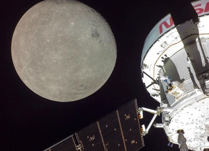 NataliaVartan's tweet image. El lado oculto de la Luna—el que nunca podemos ver desde la Tierra—captado ayer mismo por la nave Orion de la misión Artemis I.

Estamos tan habituados a la forma de la Luna tal y como la conocemos, que a mí personalmente me impresiona verla desde este otro lado.

📸NASA/ESA