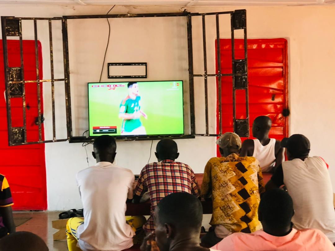 After a whole of intensive learning at <a href="/EducAidSL/">EducAid SL</a> teachers from #Kambia ,#PortLoko, #WesterRural and #WesternUrban sit together to watch the world cup. Being globally engaged is one key thing we are focusing on.