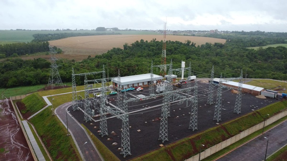 PresidenciaPy's tweet photo. La subestación de la @ANDEOficial en Santa Rita fue inaugurada hoy por el presidente @MaritoAbdo. La planta abastecerá de energía eléctrica a cerca de 30.000 clientes y permitirá una mayor disponibilidad de potencia para las futuras industrias en el Este del país. https://t.co/UqnWNNCCCx