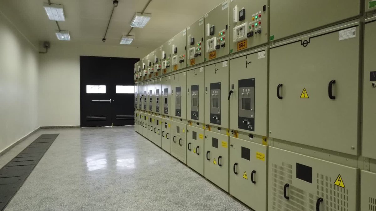 PresidenciaPy's tweet photo. La subestación de la @ANDEOficial en Santa Rita fue inaugurada hoy por el presidente @MaritoAbdo. La planta abastecerá de energía eléctrica a cerca de 30.000 clientes y permitirá una mayor disponibilidad de potencia para las futuras industrias en el Este del país. https://t.co/UqnWNNCCCx