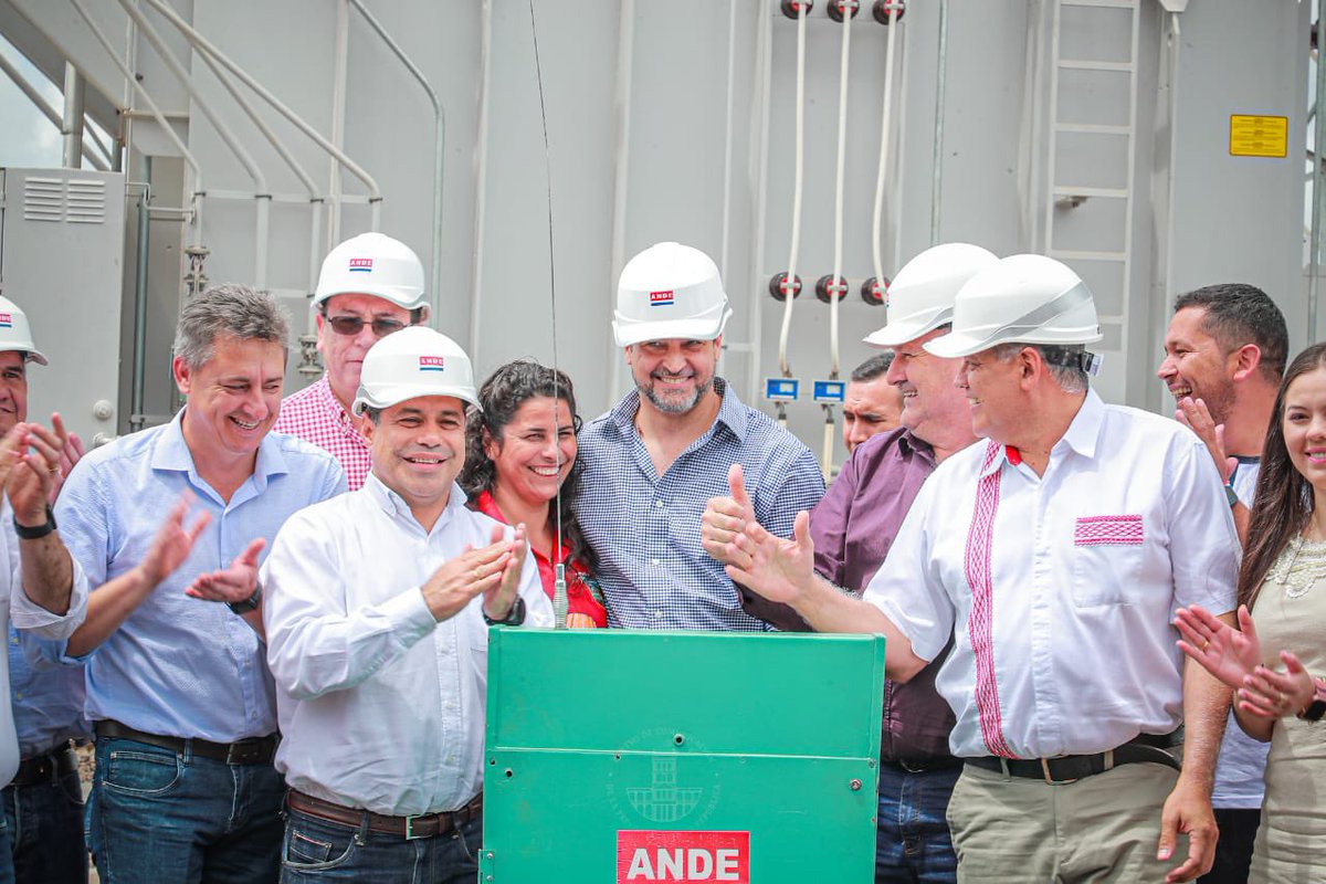 PresidenciaPy's tweet photo. La subestación de la @ANDEOficial en Santa Rita fue inaugurada hoy por el presidente @MaritoAbdo. La planta abastecerá de energía eléctrica a cerca de 30.000 clientes y permitirá una mayor disponibilidad de potencia para las futuras industrias en el Este del país. https://t.co/UqnWNNCCCx