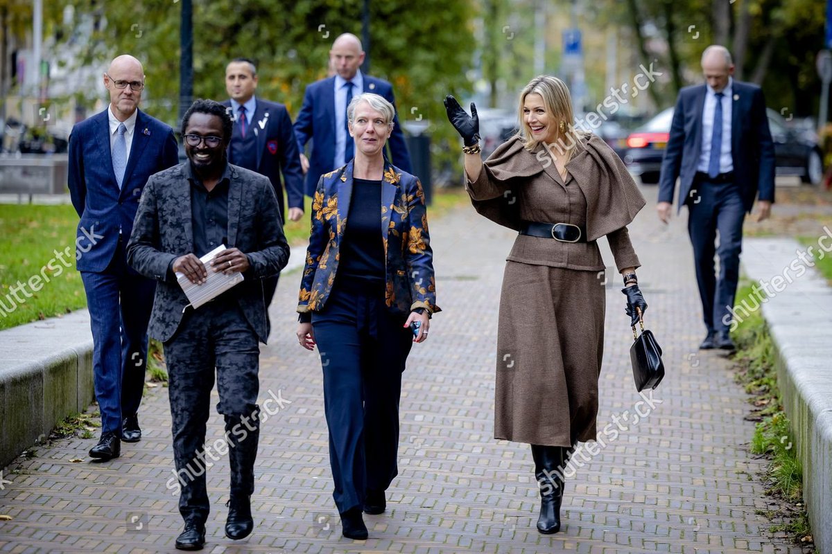MyRoyalsWorld's tweet photo. 🇳🇱Queen Maxima visited the exhibition "Our colonial heritage" at the Tropenmuseum in Amsterdam. The exhibition is focused on the "Dutch colonial history in the Caribbean parts of the Kingdom, Indonesia and Suriname".
📸Hollandse Hoogte/Shutterstock// https://t.co/nt5elKve4D