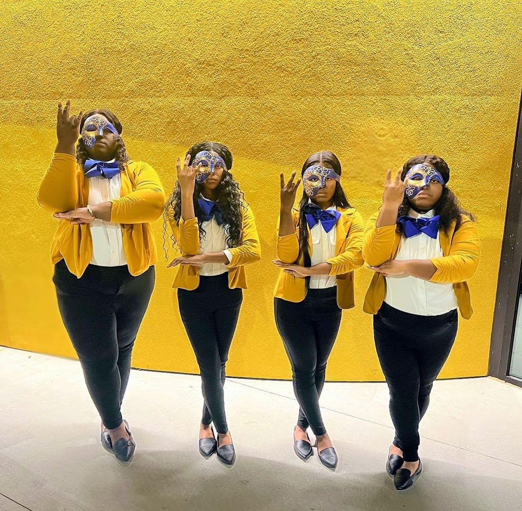 AlphaChi1944's tweet photo. Welcoming the newest members of the Oh So Fly Alpha Chi chapter

LevelΣ of Compl4xity - Fall ‘22 Centennial Line

Ace- Kennadi Hames: The PRHOgreΣΣer 
Deuce- Ariel Jefferson: Inconspi2uouΣ 
Tre- Naiya Parker: inTREpid RoΣe 
Quad/Tail- Madison Purifoy: Intricate FOURce https://t.co/2DCpHrGr4R