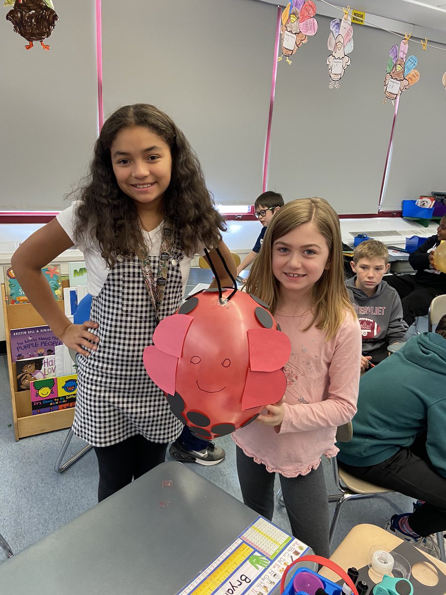JoelleBird's tweet photo. Helping our 2nd grade book buddies create their balloons for the Thanksgiving Day Parade https://t.co/heqCBBvXXw