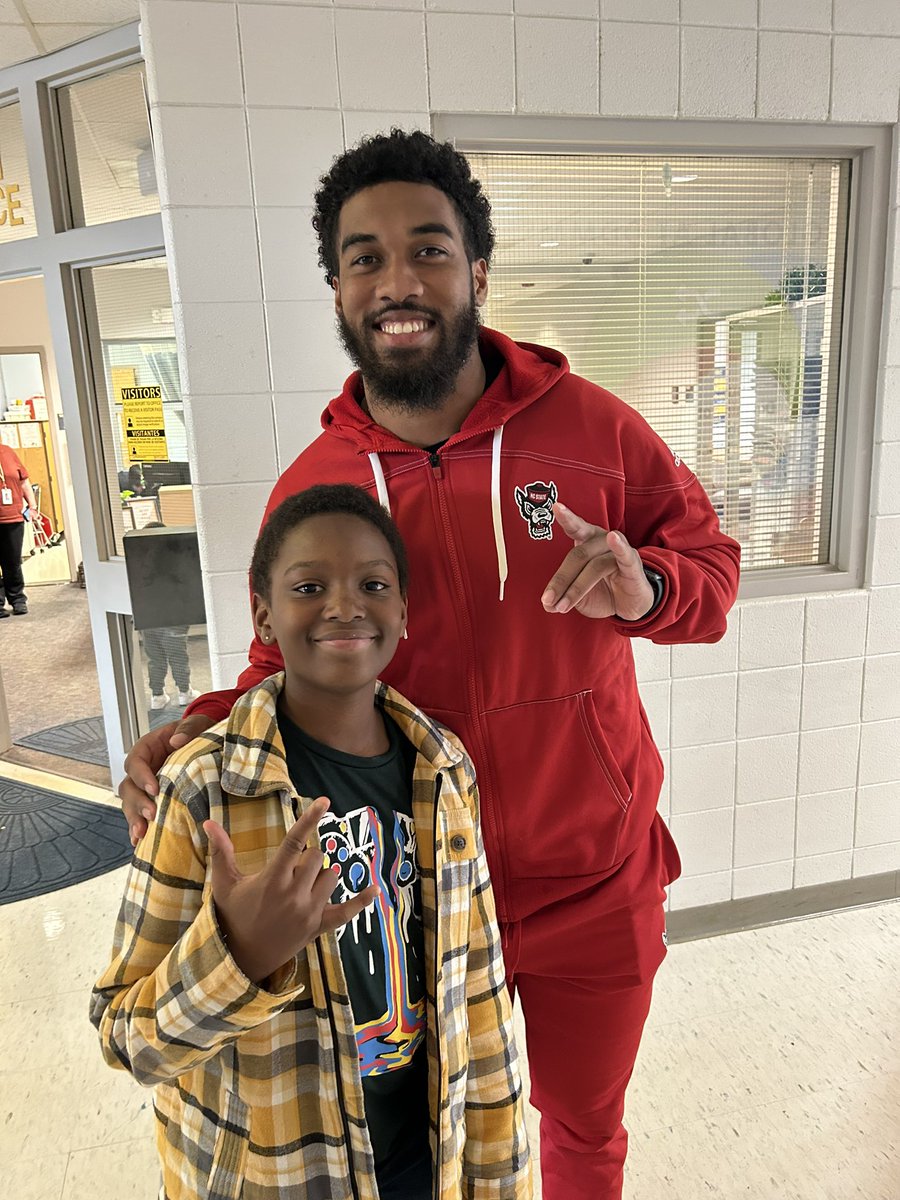 DDMMSDragons's tweet photo. Thanks to Trent
Pennix from @NCState 🏈 for coming to @DDMMSDragons and sharing his experiences, connecting them to our core values, and  giving important life lessons! #GOPACK @_MrsGourley_ 🖤🐺❤️ https://t.co/IMJEchA7f7