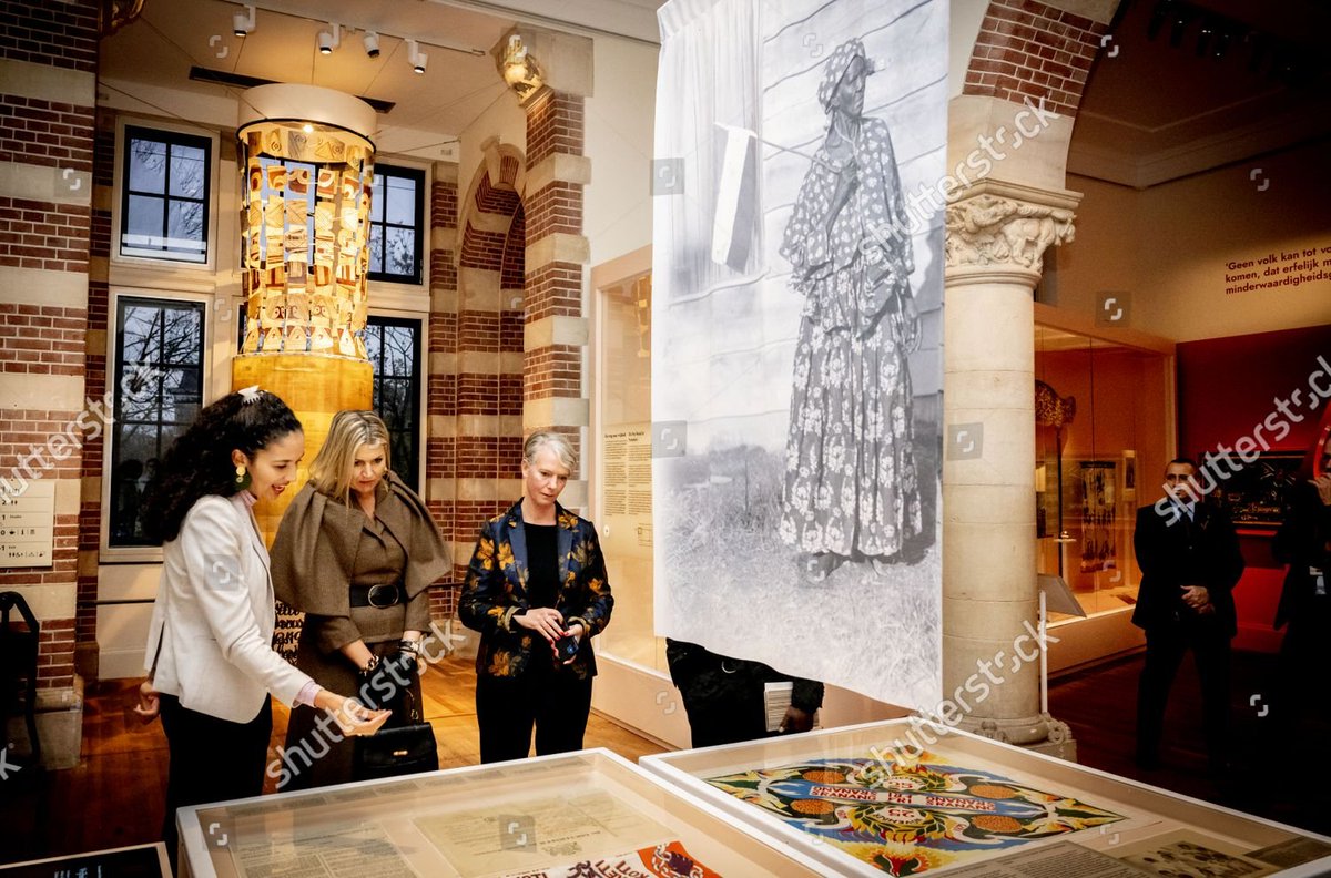 MyRoyalsWorld's tweet photo. 🇳🇱Queen Maxima visited the exhibition "Our colonial heritage" at the Tropenmuseum in Amsterdam. The exhibition is focused on the "Dutch colonial history in the Caribbean parts of the Kingdom, Indonesia and Suriname".
📸Hollandse Hoogte/Shutterstock// https://t.co/nt5elKve4D