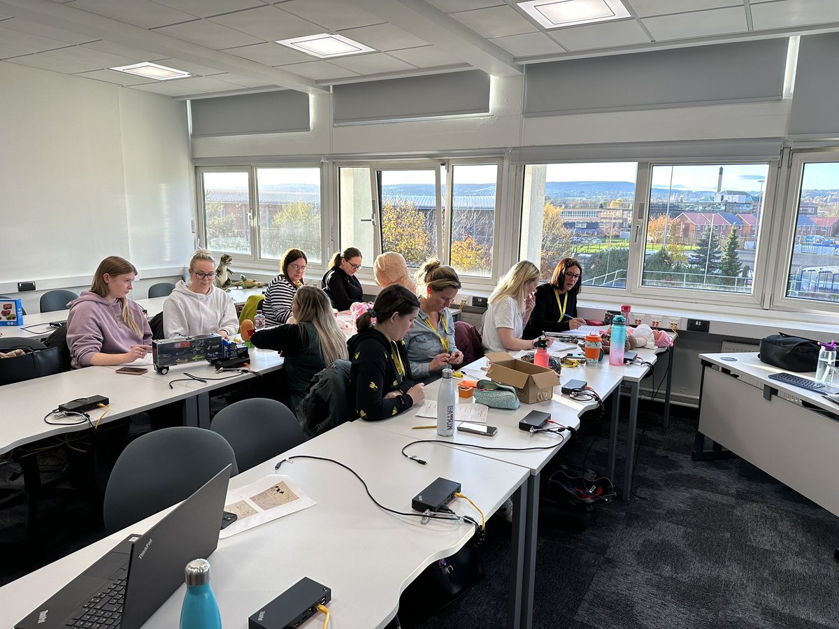 SLTWrexhamUni's tweet photo. Learning all about Information Carrying Words and making use of our great range of resources this afternoon #slts2be #mysltday https://t.co/Nnvcpji1Gy