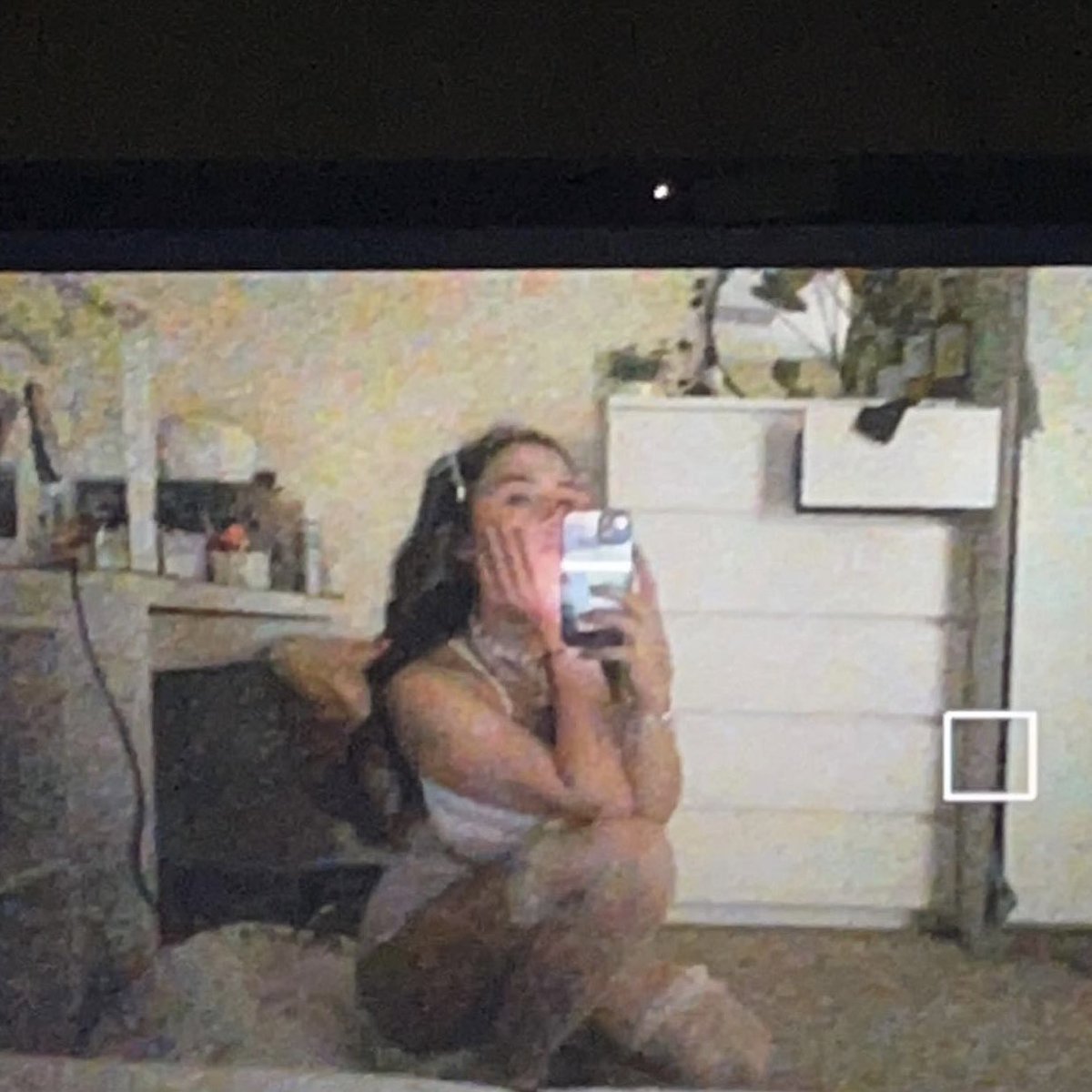 1Iom1lo's tweet photo. reminder i am still a pretty girl https://t.co/OmTdjtT8Bt