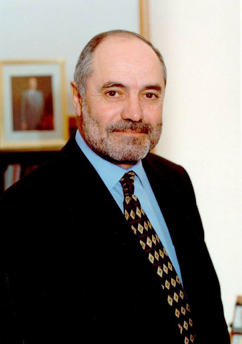 Fallece Guillermo Benabéu, catedrático de Física Aplicada y un referente en la UA. Su labor fue más allá de la docencia, siendo uno de los actores principales en el diseño de lo que hoy es nuestra universidad.
¡Ya estás cerca de esas estrellas que tanto amabas, compañero!
DEP