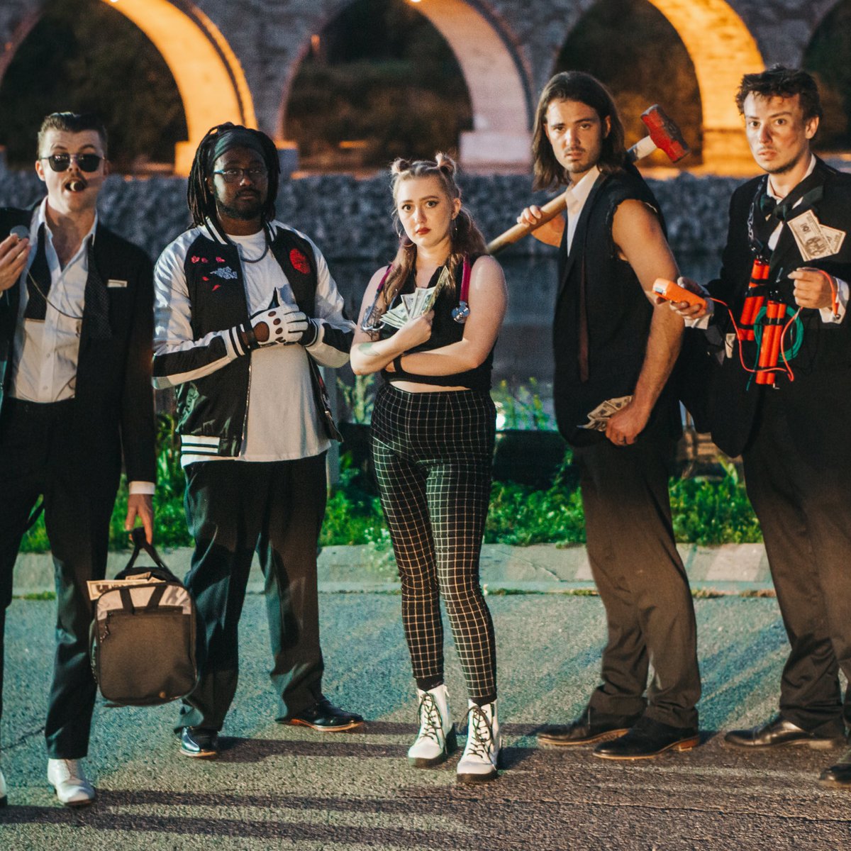 Our new album MONEY PIECES is out today!! 🎶🎊🎧💸

We hope you stream it, enjoy, laugh (a couple sneaky funnies in there), cry?

open.spotify.com/album/0erpWfTO…

Let us know what you think!
📸: <a href="/watdidudo2mytio/">abraham linkedin</a> (who is an insanely talented photog as well as fan of the band IYKYK 🖤)