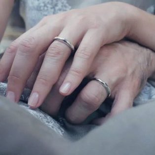 Joeyangeltwins's tweet photo. Finalmente è mia moglie 🌹
18:18 
~28/10/2022~ https://t.co/pSJsFtgUbH
