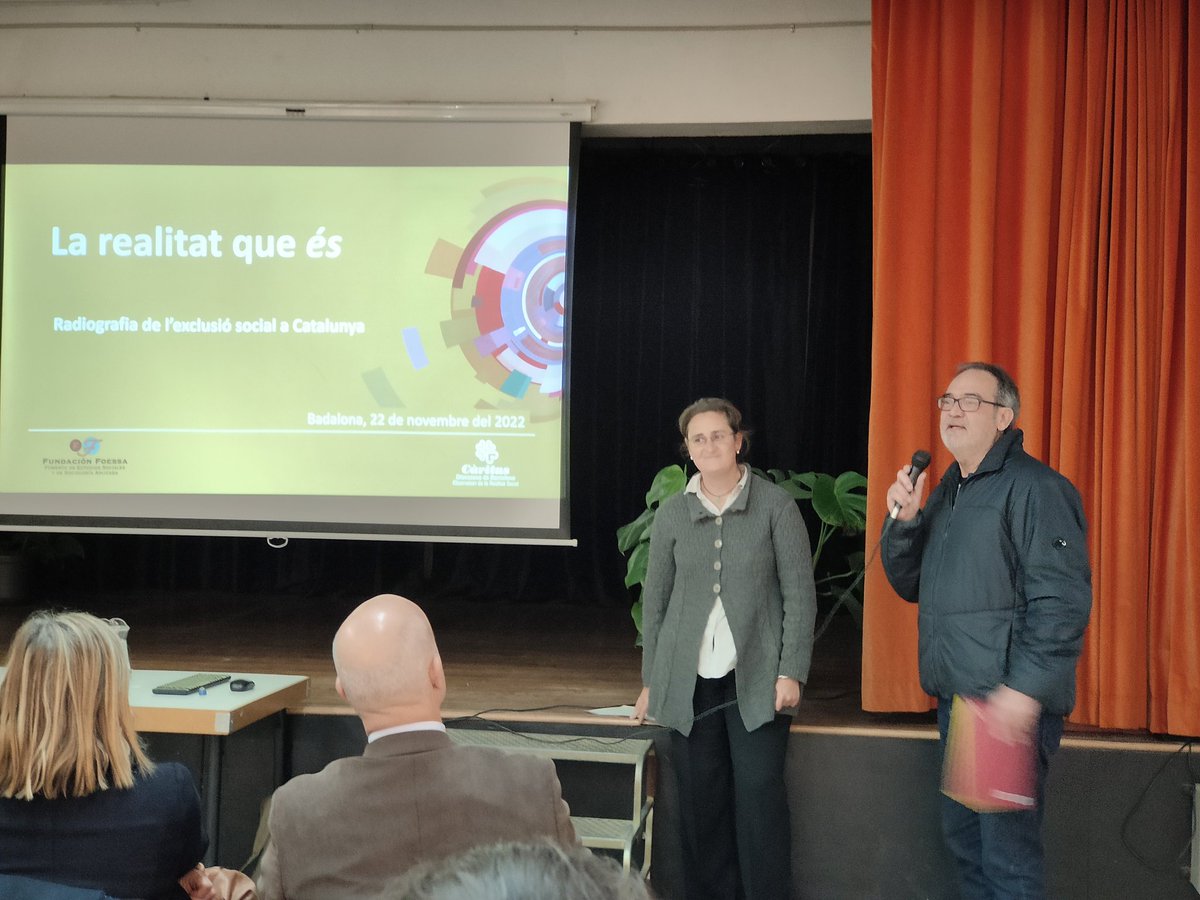 ateneusantroc's tweet photo. Avui parlem d'exclusió  amb Miriam Feu. Informe #FOESSABCN

Vivim en un model estructural que ha provocat un 32% d'exclusió social a la Diòcesi de Barcelona.
Calen polítiques valentes que puguin revertir aquesta situació.

#Badalona #estimarSantRoc https://t.co/G0LFosiyCO