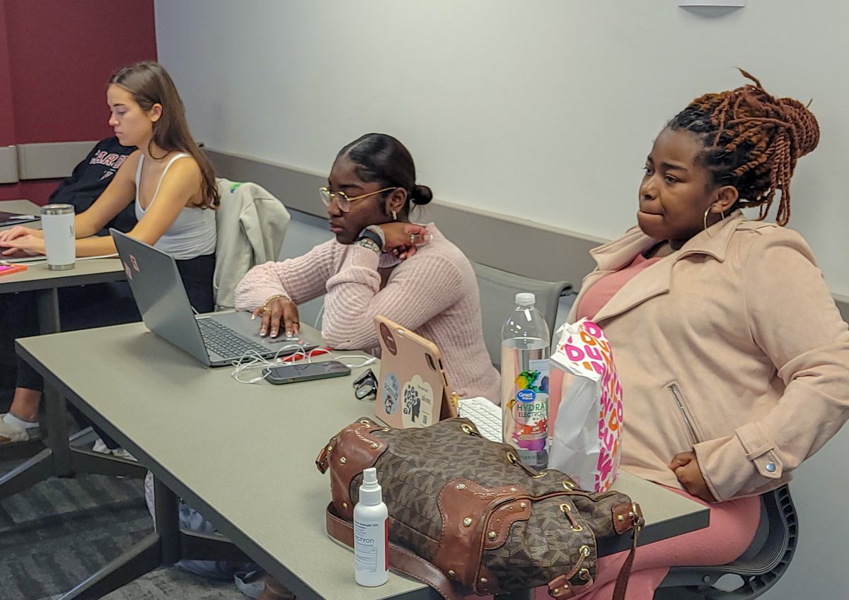 uofsccosw's tweet photo. Great visit to our @uofsccosw Intro to Social Work class from @usciss Interim Director and #MSW alumnus Chris Reid, sharing his global experiences with our students! π#socialwork #internationalstudents #Gamecocks #socialworkalumni https://t.co/O98JKTcPYV
